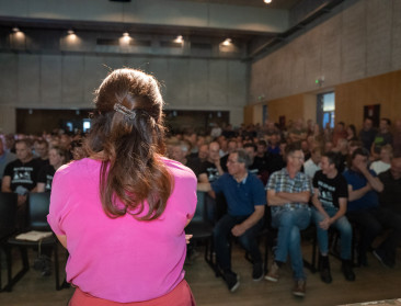 Demir ontsnapt aan wegblokkade van emotionele boeren in Merksplas