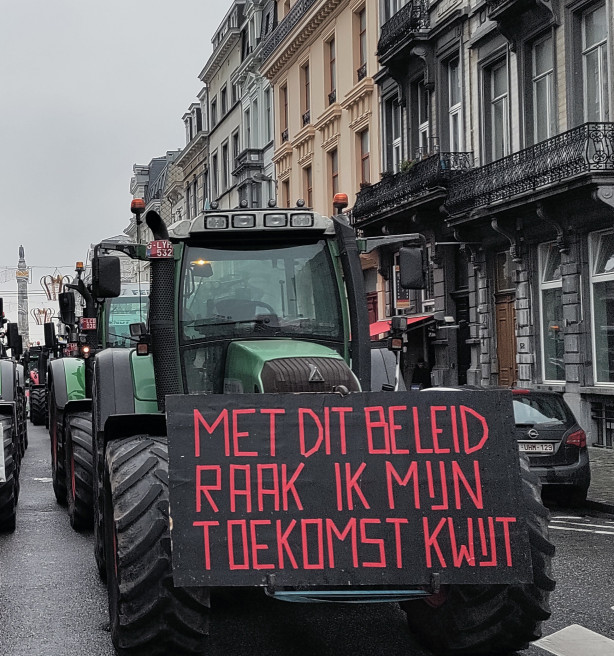 ABS voert actie met 200 tractoren in Brussel voor meer steun aan varkenshouders