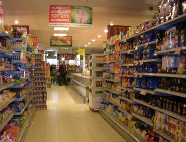 Grensshoppen doet voedingsindustrie om taks stop vragen