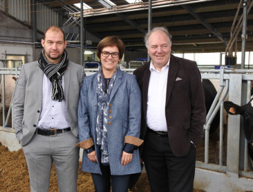 Hooibeekhoeve neemt nieuwe melkveestal in gebruik