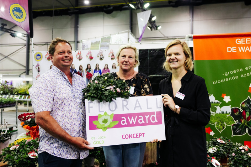 Geert en Marijke De Waele  krijgen Best Concept awards op florall uitgereikt door Miet Poppe