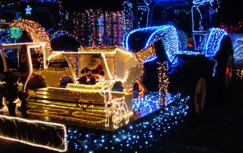 Tractoren Kerstparade: “Mooi om de samenhorigheid tussen landbouwers te zien”