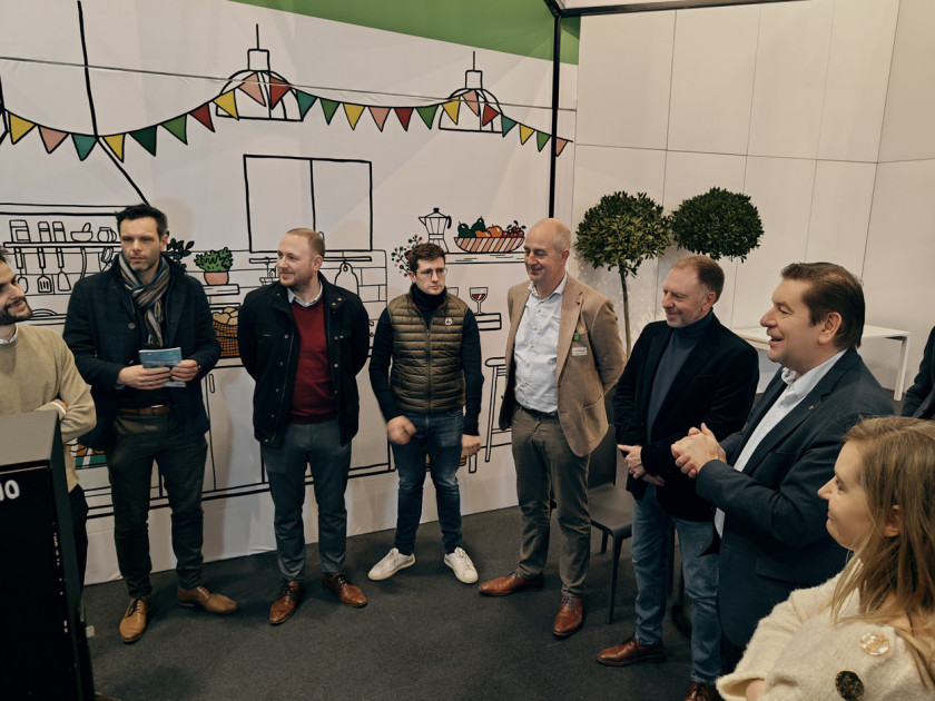 VIDEO: Commissie Landbouw maakt op Agriflanders kennis met innovatie ...