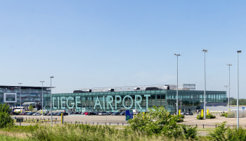 Honderdtal jonge landbouwers blokkeert luchthaven Luik