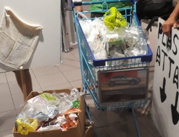 'Plastic Attack' uitgevoerd in 100 Vlaamse supermarkten