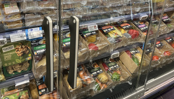 Experimenten wijzen uit dat supermarkten rol te spelen hebben bij eiwitshift