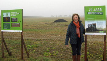 Vlaams-Brabants gedeputeerde Monique Swinnen geeft fakkel door