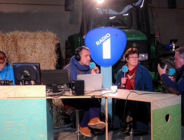 Dua en Vanthemsche lijnrecht tegenover elkaar op Radio1
