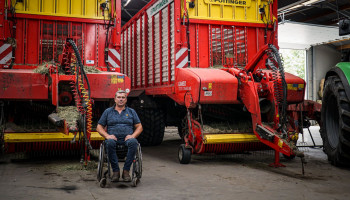 Na een arbeidsongeval leek de carrière van Danny voorbij. Maar zijn passie voor landbouwmachines bleek sterker