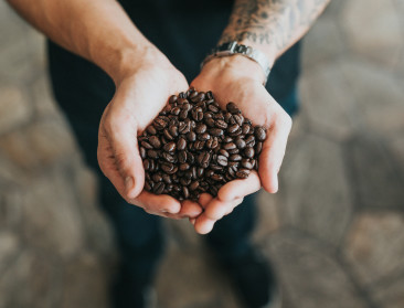 Koffie en cacao naar nieuwe hoogtes: Winkelkar 28% duurder op drie jaar tijd