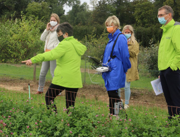 Crevits maakt bij ILVO kennis met landbouw van toekomst