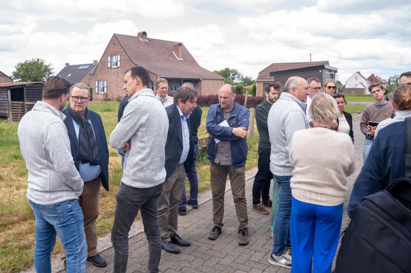 Delegatie met Landsbond Pluimvee op visite bij Inge en Roel Van Dun.