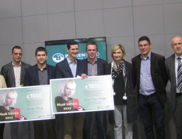 Persprijzen voor twee vlotte artikels over eindwerken