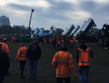 Na de Nederlandse boeren komen de bouwvakkers