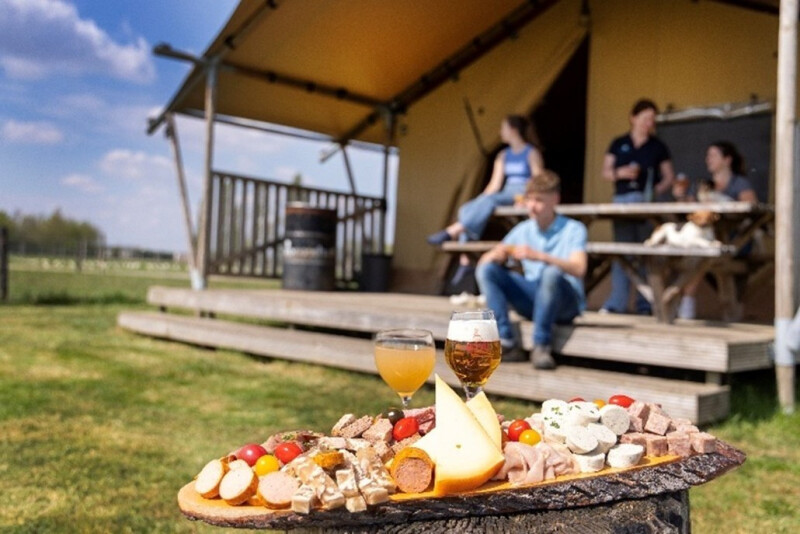 Streekproducten en logies verenigd ho gespiegeld
