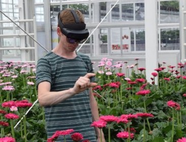 Spot oogstrijpe bloemen met AR-bril