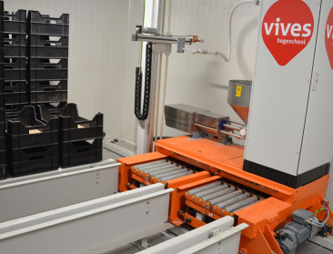 Inagro ontwikkelt eerste automatische voederlijn voor meelwormen