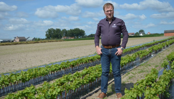 Jonge boeren: Alexander (31) is enige opkweker van wijnplantgoed in lage landen