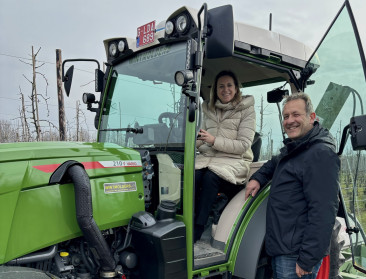 Pcfruit tilt onderzoek naar precisiefruitteelt naar een hoger niveau met hightech tractor