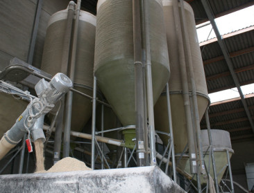 FAVV vereenvoudigt certificering diervoeders