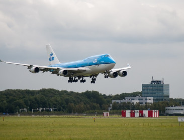 Schiphol koopt Nederlandse landbouwbedrijven op om aan vergunning te raken