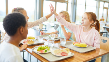 Twee op drie schoolkeukens krijgt goed rapport voor voedselveiligheid
