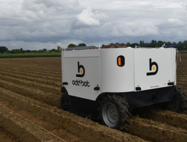 Robots stelen show op demodag onkruidbestrijding in ruggenteelten