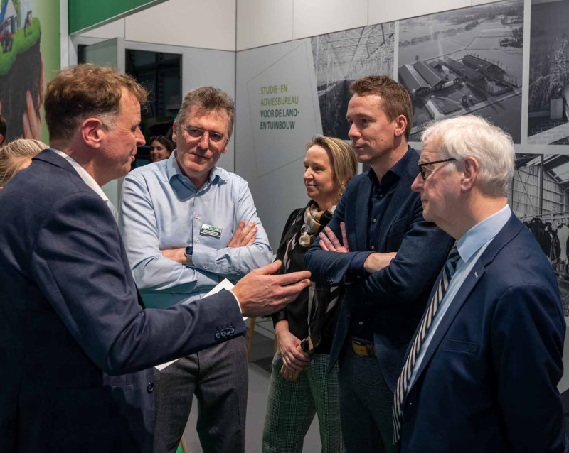 Brouns op DLV stand