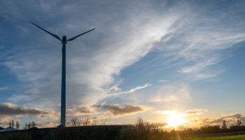Inagro plaatst middelgrote windmolen: "Praktijkervaring moet advies aan boeren verbeteren"