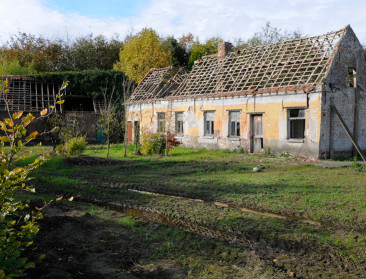 Steeds meer oude hoeves worden luxewoning, en daar betaalt iedereen aan mee