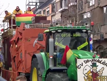Toch een carnaval mét tractoren voor de praalwagens