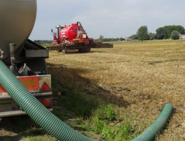 Boerenbond in de clinch met natuur- en milieuorganisaties over “falend mestbeleid”