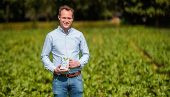 Bietenteler Thomas Moors uit Riemst siert verpakking Tiense Suiker na succes van zijn vlogs