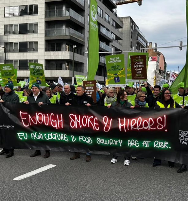VIDEO: Tienduizend betogende boeren eisen koerswijziging van Europa