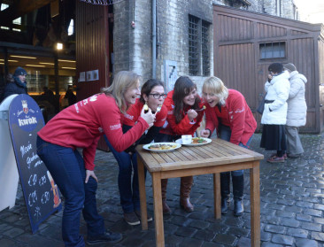 Kandidates Schoonste Boerin verkiezing gaan de boer op