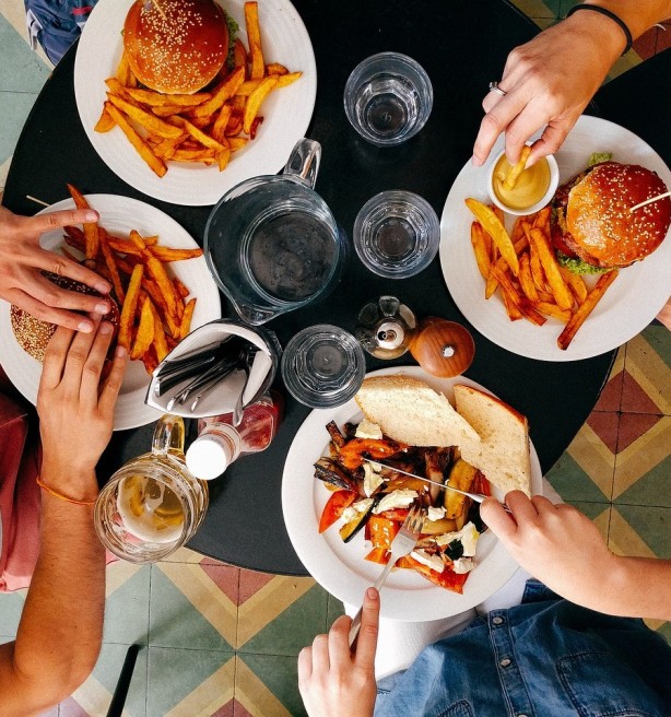 Minder dan de helft Vlaamse tieners eet dagelijks groenten en fruit
