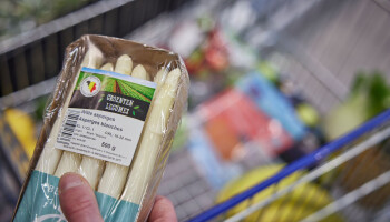 Van veld tot rek: hoeveel werk zit er in één asperge?
