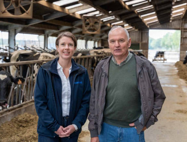 Danone ondersteunt Vlaamse melkveehouders bij investeringen in stikstofreductie