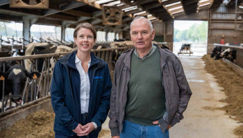 Danone ondersteunt Vlaamse melkveehouders bij investeringen in stikstofreductie