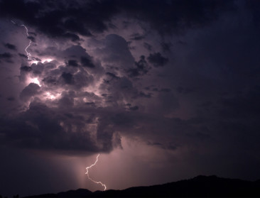 Onweer laat spoor van vernieling na in ons land