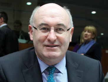 Hogan verdedigt zijn steunpakket in de Franse Senaat