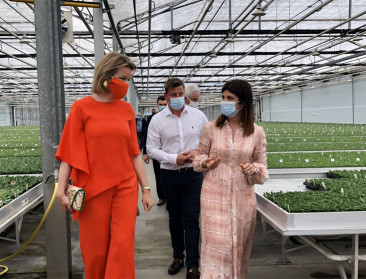Koningin Mathilde steekt sierteelsters hart onder riem