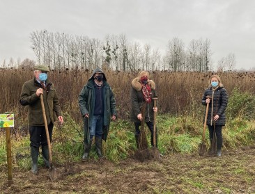 Jagers planten bomen en hagen voor natuur en fauna