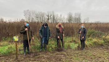Jagers planten bomen en hagen voor natuur en fauna