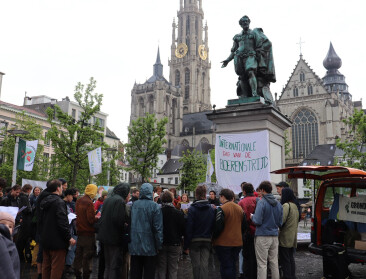 Herdenking 30 jaar Boerenstrijd met ludieke acties aan Antwerpse Boerentoren