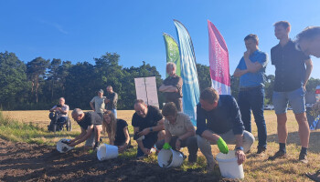 Landbouwers, jagers en natuurorganisaties heten ‘knoflookpad’ welkom in Peer