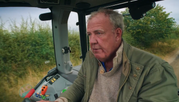 Clarkson’s Farm bewijst dat boeren geen kinderspel is en Vlaanderen kijkt nu gratis mee