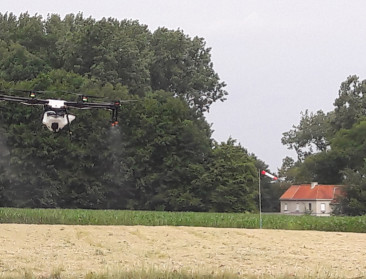 Eerste testvlucht met spuitdrone voor precisielandbouw