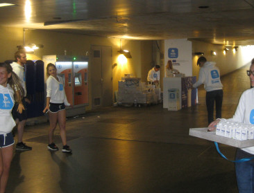 Pendelaars worden aangenaam verrast op Wereldmelkdag